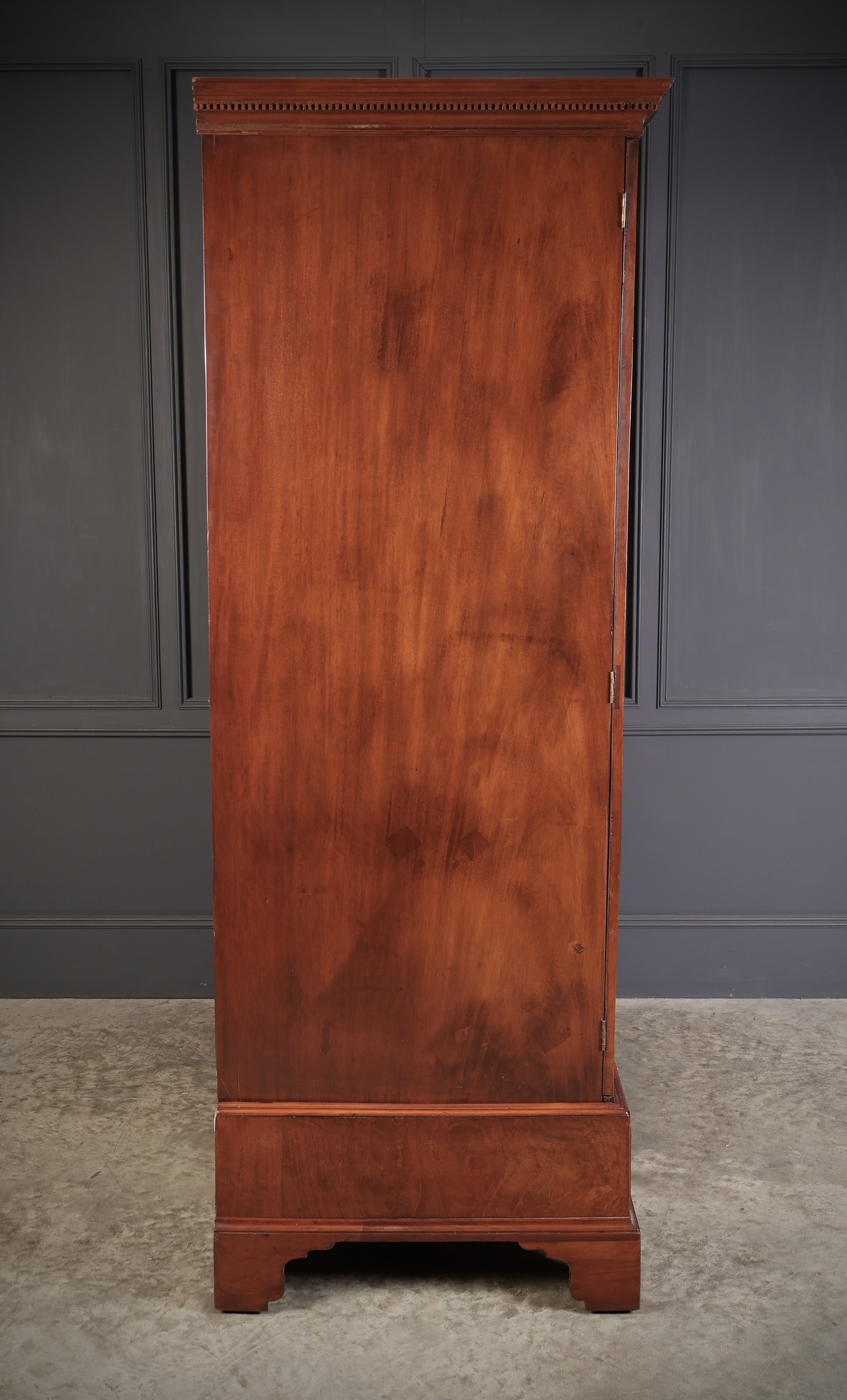 Large Georgian Mahogany Wardrobe antique wardrobes Antique Furniture 11